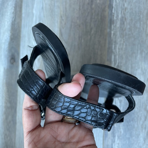 Zara sandals size 5 runs big - Picture 2 of 4